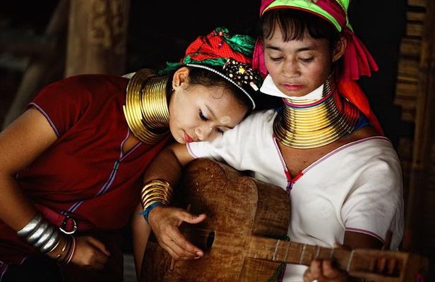 One Day Tour Doi Suthep Temple, Palad Temple, Orchid Farm, Longneck hill tribe village (Private tour)