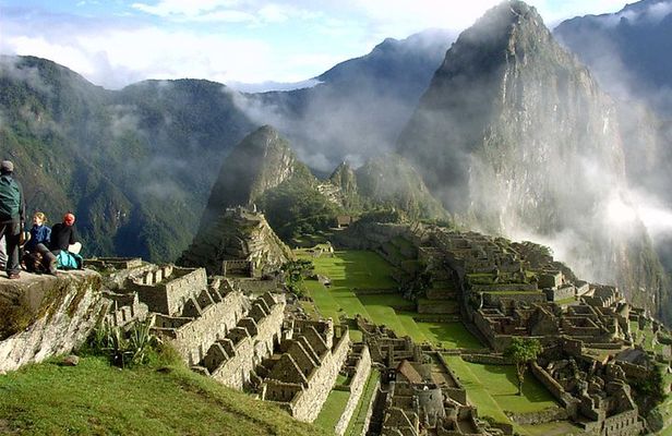 Excursion to Machupicchu by train Expedition Cusco 1 Day