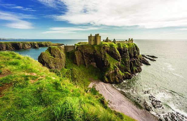 Dunnottar Castle and Royal Deeside Small-Group Tour from Aberdeen