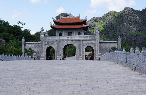 Quang Phu Cau Incense Village- Hoa Lu - Trang An Small Group Tour