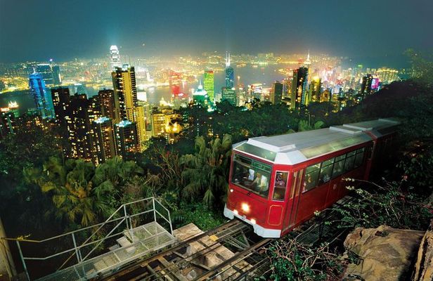 Hong Kong Night Tour: Peak Tram Rides plus Madame Tussauds