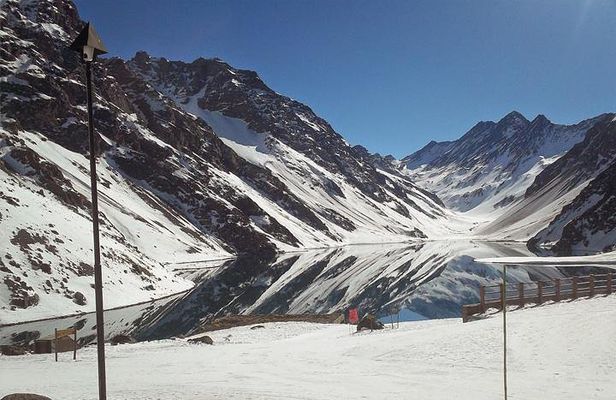 Small-Group Tour: Portillo Ski Center, Inca Lagoon plus Premium Wineries in Aconcagua Valley