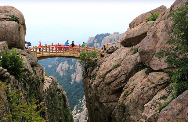 All-Inclusive Private Day Tour: Qingdao Highlights with Lunch