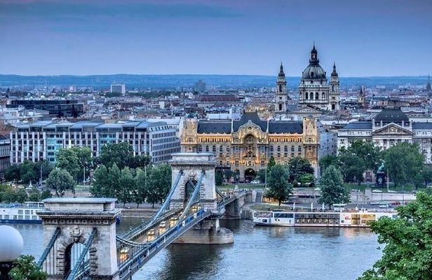 Budapest 4 Hour Tour with a Local: Private & Custom, See the City Unscripted