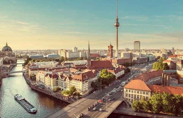 Private Tour Guide Berlin with a Local: Kickstart your Trip, Personalized