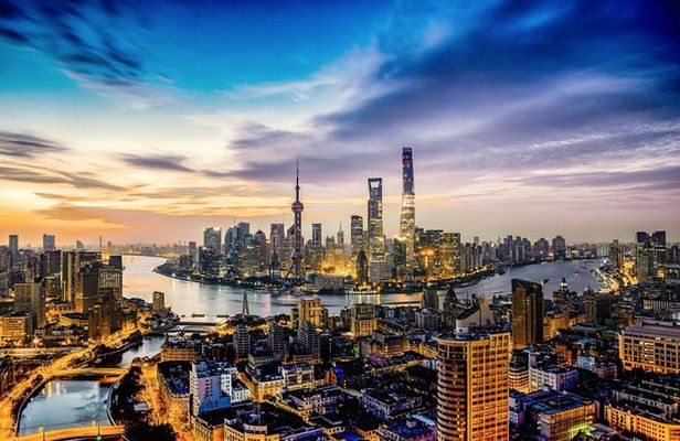 Shanghai Layover featuring a dual experience of Tesla & Maglev