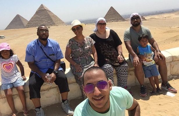 Private guided tour to great pyramids Sphinx Egyptian Museum and Old Cairo