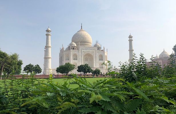 Full Day Taj Mahal & Fatehpur sikri Tour from Delhi by Car