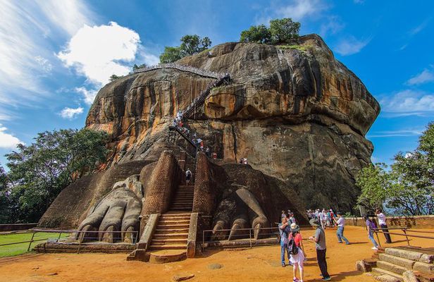 Full Day Tour to Sigiriya & Dambulla from Negombo