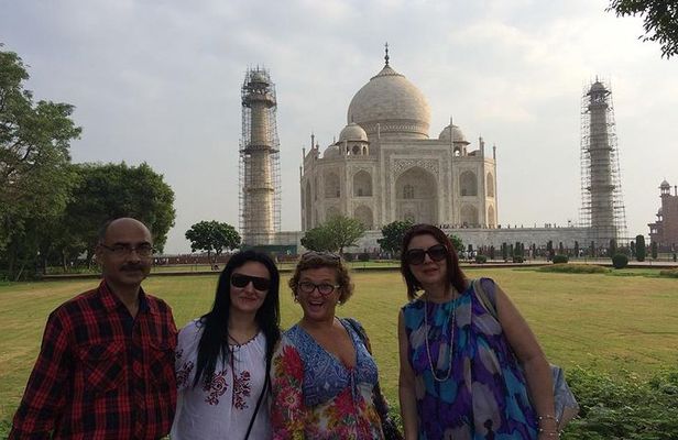 Taj Mahal Sunrise & Sunset Private 1 Day Tour from Delhi