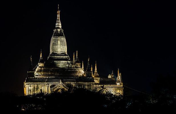 Bagan temples & food by night