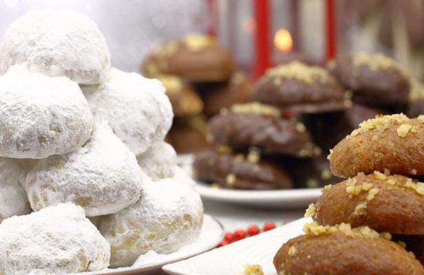Christmas food and walking tour in Athens