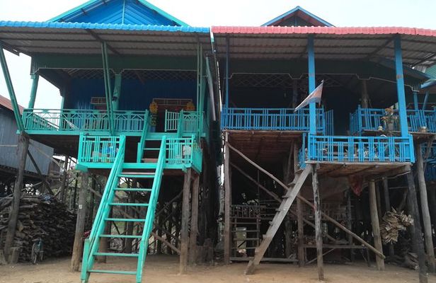 War Museum, Killing Field and Floating Village ( Kampong Phluk)