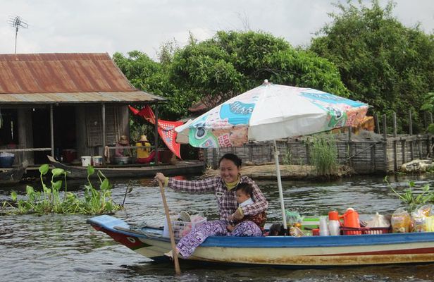 Killing Fields, War Museum and Floating Village ( Mechrey )