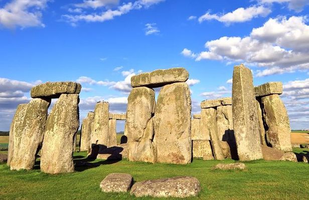 Stonehenge In A Private Vehicle Service From London With Admission Tickets
