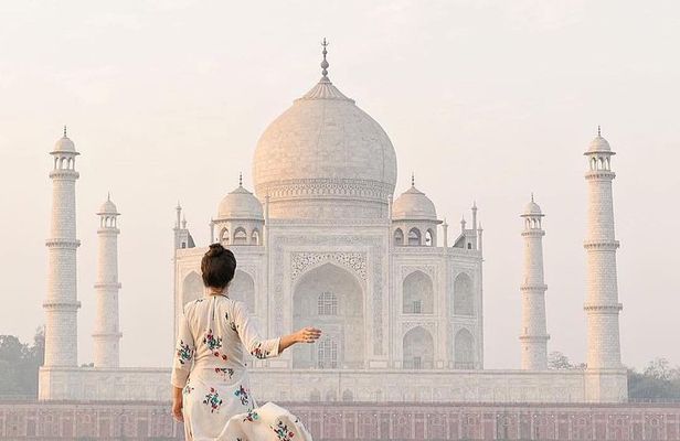 Private Taj Mahal Agra Day Tour from Gurgaon/Gurugram