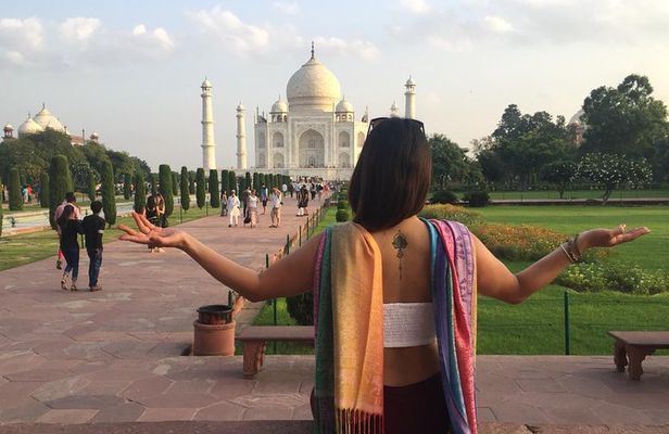 Tour The Taj Mahal