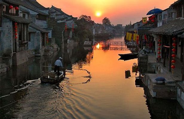 Private Fengjing and Xitang Water Town Sunset Boating Tour with Dinner from Shanghai