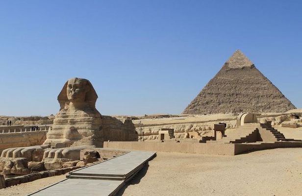 Full day Private tour to Giza pyramids, Sphinx and Sakkara From Cairo