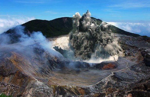 Poas Volcano National Park Half Day tour from San Jose