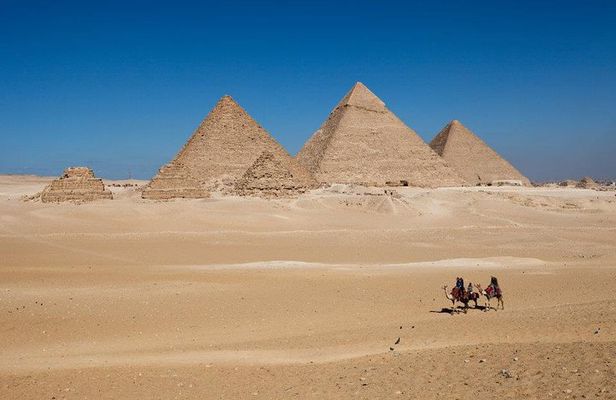 Giza Pyramids, Sphinx and Egyptian Museum tour