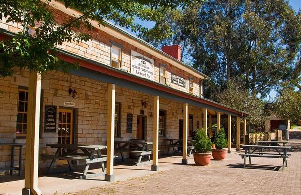 Southern Highlands Private Tour with Wine, Waterfall and Garden