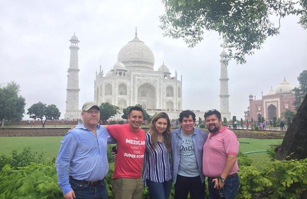 Sunrise Taj Mahal Tour With Agra Fort and Mehtab Bagh