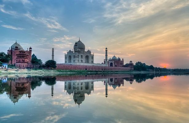 Taj Mahal Sunrise Tour from Delhi All Inclusive