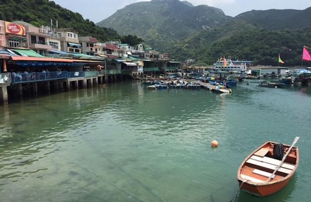 Small Group Hiking Day Tour to Lamma Island Hong Kong