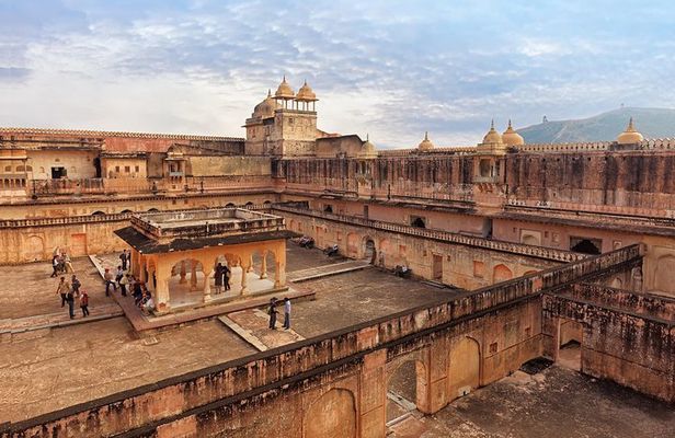 All-Inclusive Jaipur City Private Day Tour from Delhi by Car
