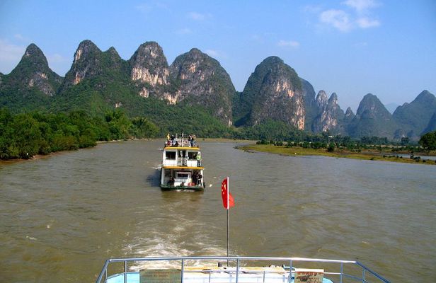 Li River Cruise and Yangshuo Private Day Tour from Guilin