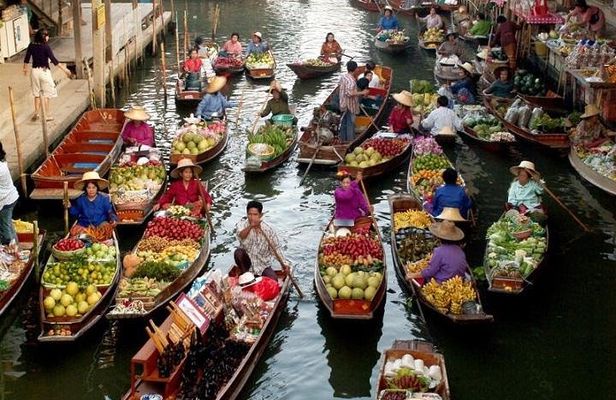 Floating Market Damnoen Saduak and Meklong Railway Market: Half Day Tour