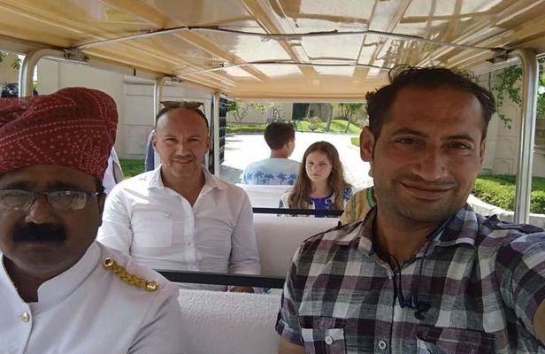 Luxury Taj Mahal Tour By Luxury Car From Delhi With 5 Star Lunch