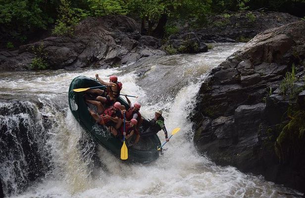 Rafting Class III and IV in Tenorio River from Playa Hermosa