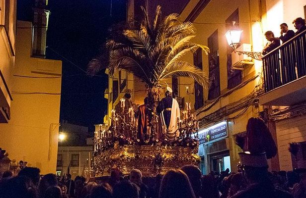 Private Walking Tour Holy Week in Seville