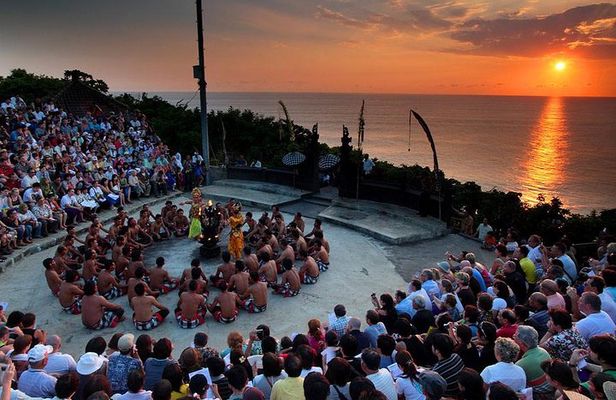 Bali Sunset: Uluwatu Temple, Kecak Dance and Jimbaran