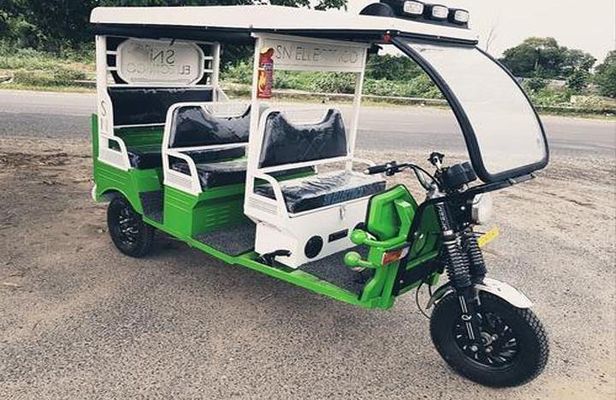 Full Day Taj Mahal & Agra City Tour by E-Rickshaw