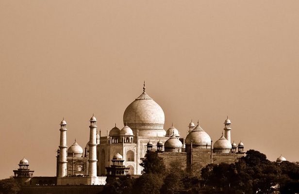 Same Day Taj Mahal and Agra Tour by Fastest Train from Delhi