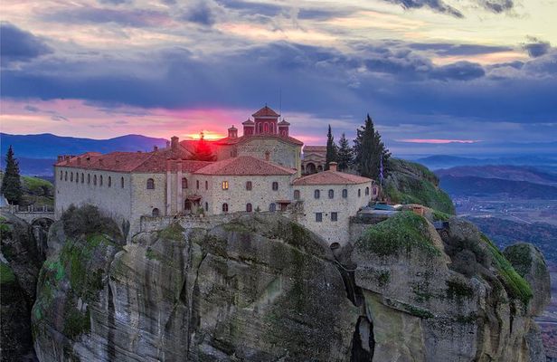 Athens: 3 days 2 nights Meteora with small size tours & hotel