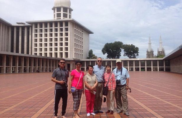 Best Jakarta Private Tour with local Guide