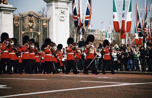 The Changing of the Guard - Exclusive Guided Walking Tour