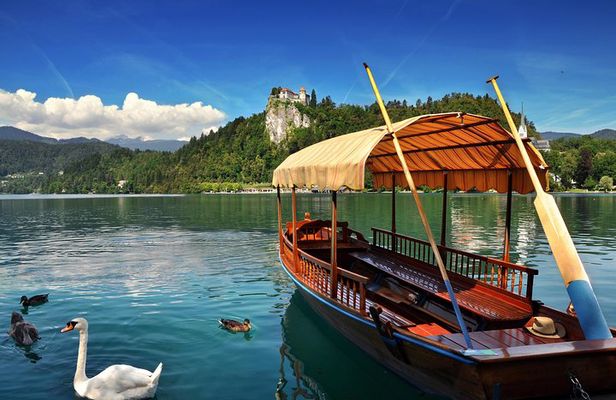Lake Bled All inclusive tour from Ljubljana
