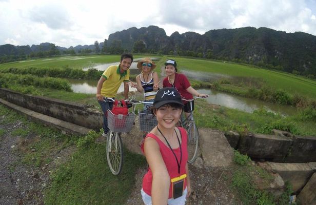 Tam Coc Ninh Binh - Hoa Lu - Deluxe Daily group Tour 