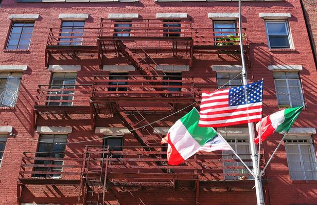 3 New York Neighborhoods Semi-Private Tour : SoHo, Chinatown and Little Italy