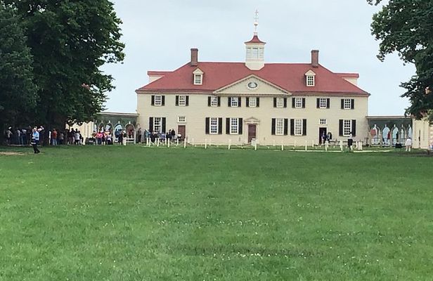 Mount Vernon Historical Walking Tour with Transportation from DC
