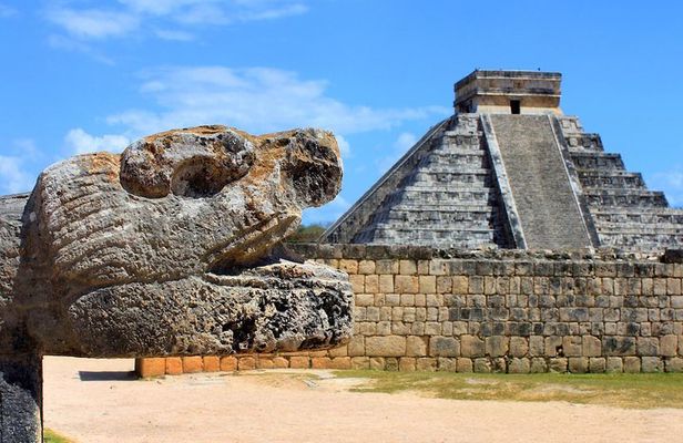 Chichen Itza Basic Tour: Sacred Cenote, Lunch, and Valladolid