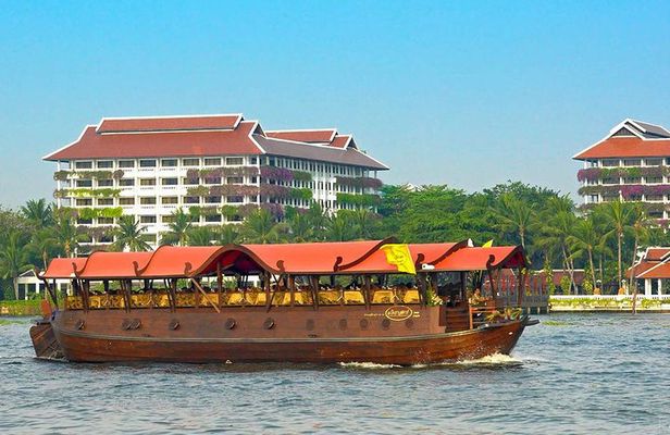 Manohra 5-Star Luxury Dinner Cruise with Pre-Canapés in Bangkok