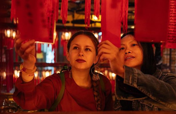 Highlights & Hidden Gems With Locals: Best of Hong Kong Private Tour