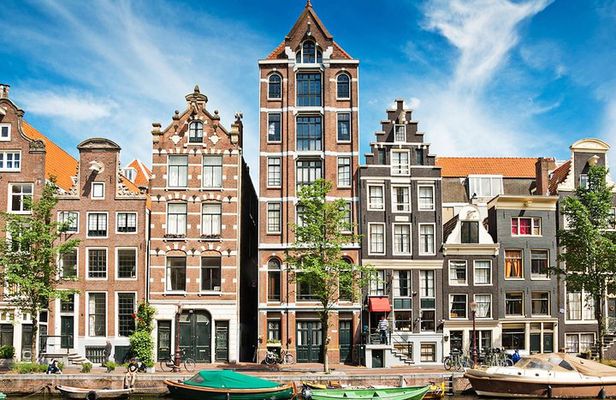 Authentic tour of Amsterdam: Jordaan, Ana Frank and Vondelpark