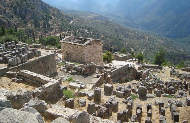 Delphi, Hosios Loukas Monastery full day private tour from Athens
